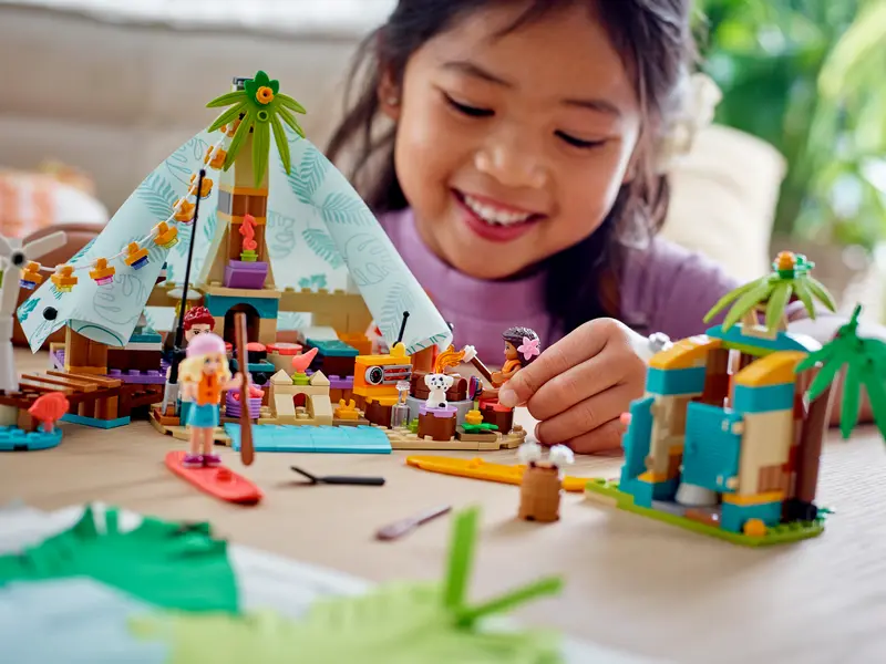 41700 Lego Friends Beach Glamping - Image 4