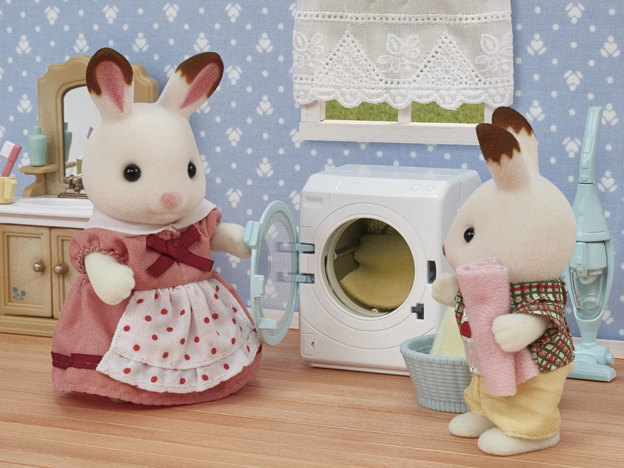 Sylvanian Families Laundry & Vacuum Cleaner - Image 3