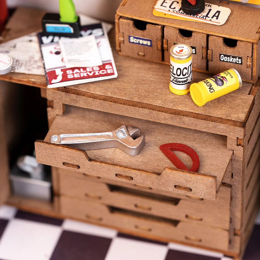 Garage Workshop - Image 7
