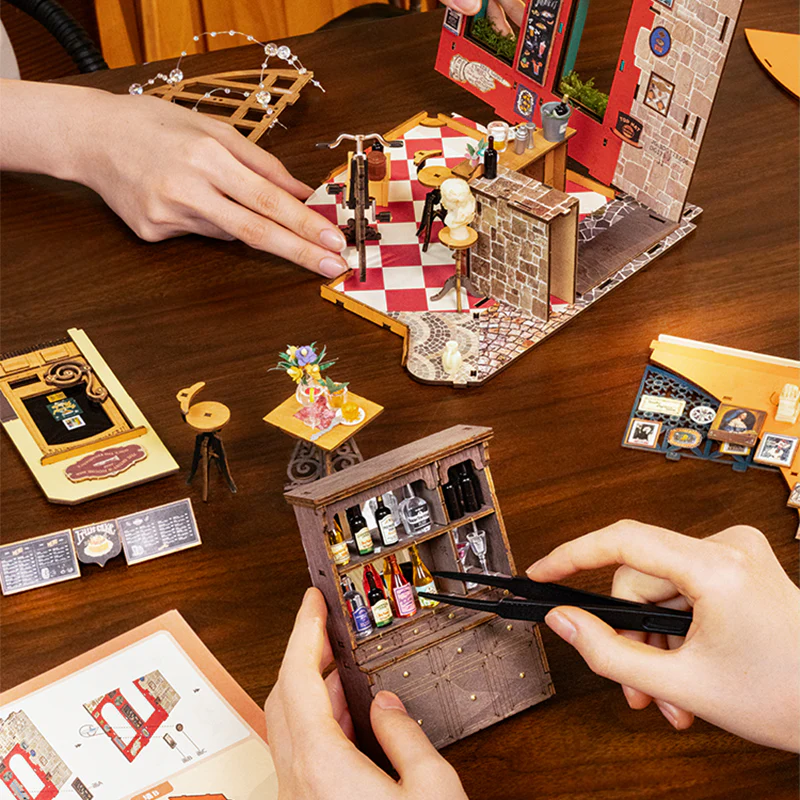 Henry's Chocolate DIY miniature house - Image 6