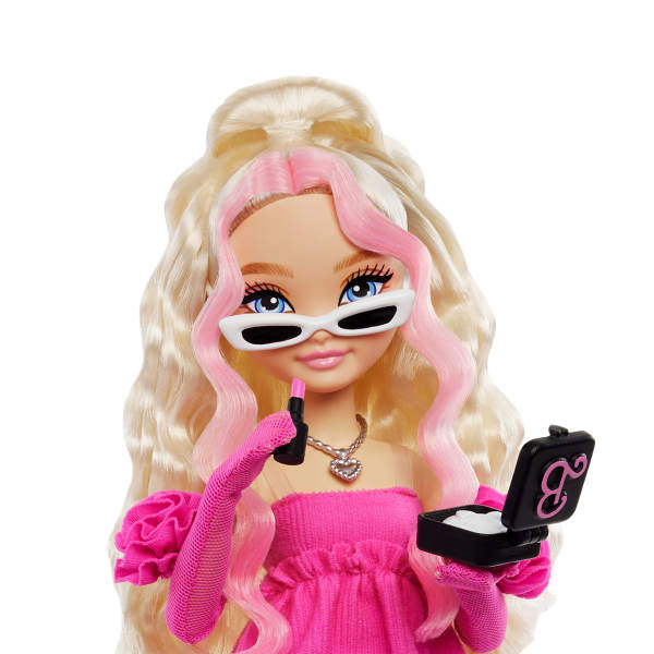 Barbie Dream Besties Barbie “Malibu' Doll And Accessories - Image 4