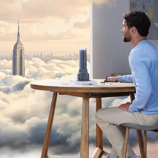 Ravensburger Iconics Empire State Building Light Up 216 Piece 3D Jigsaw Puzzle - Image 4