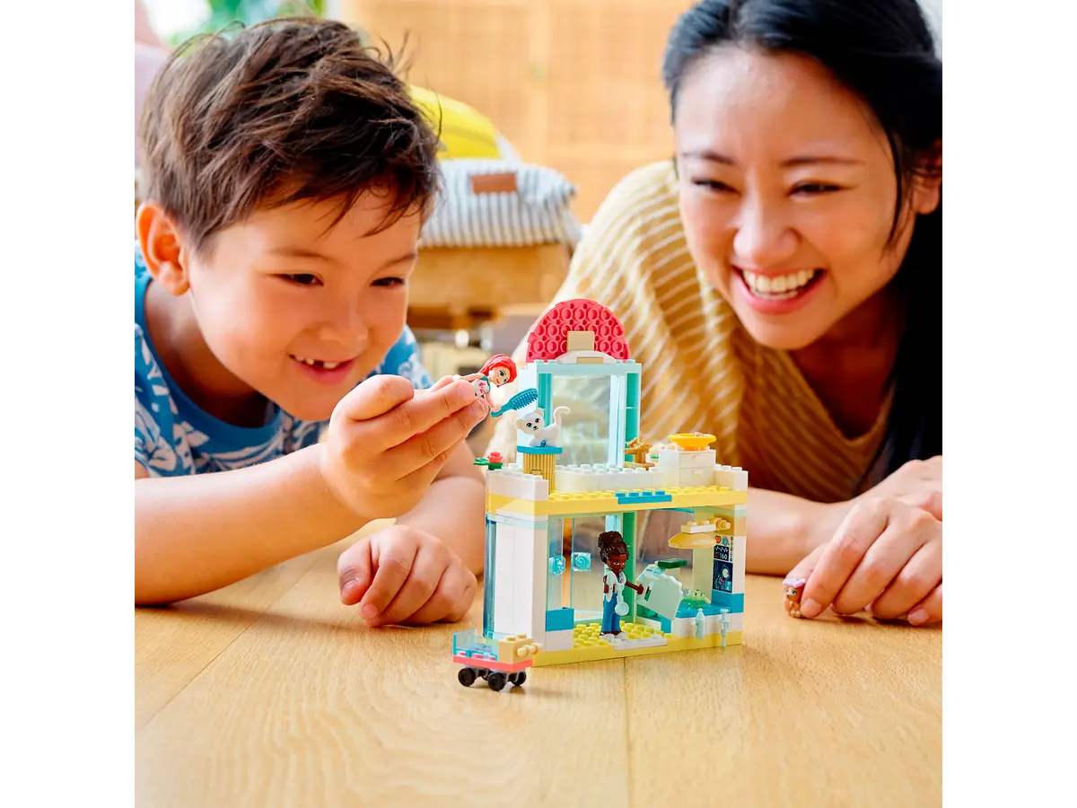 LEGO Friends Pet Clinic 41695 - Image 11