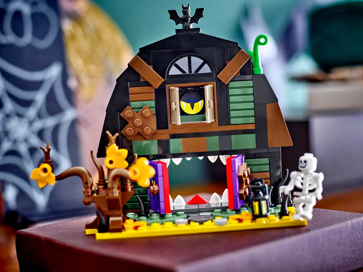 LEGO Icons Halloween Barn 40721 - Image 4