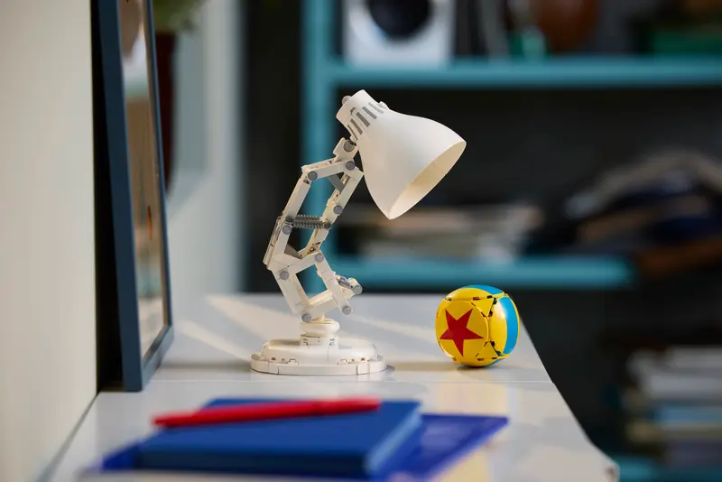 LEGO Ideas Disney Pixar Luxo Jr. 21357 - Image 5