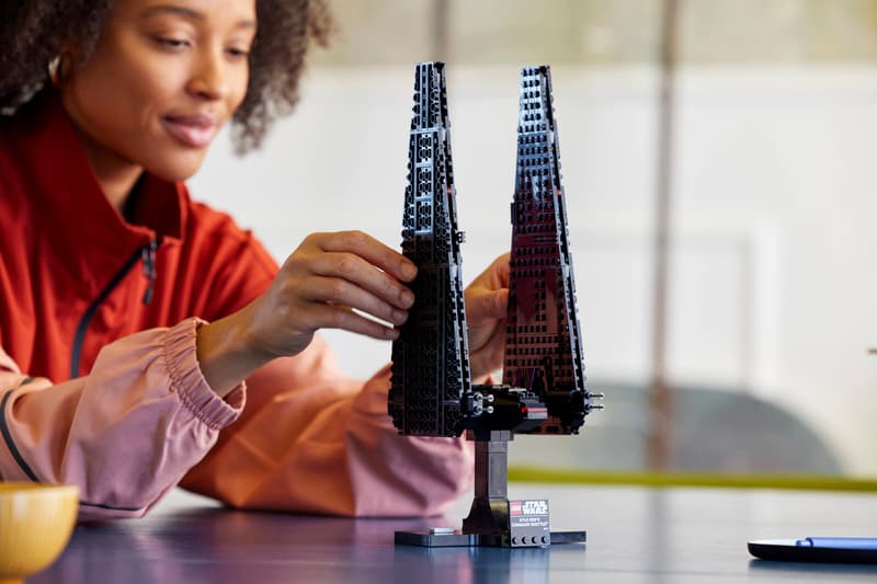 LEGO Star Wars Kylo Ren’s Command Shuttle Set 75406 - Image 4