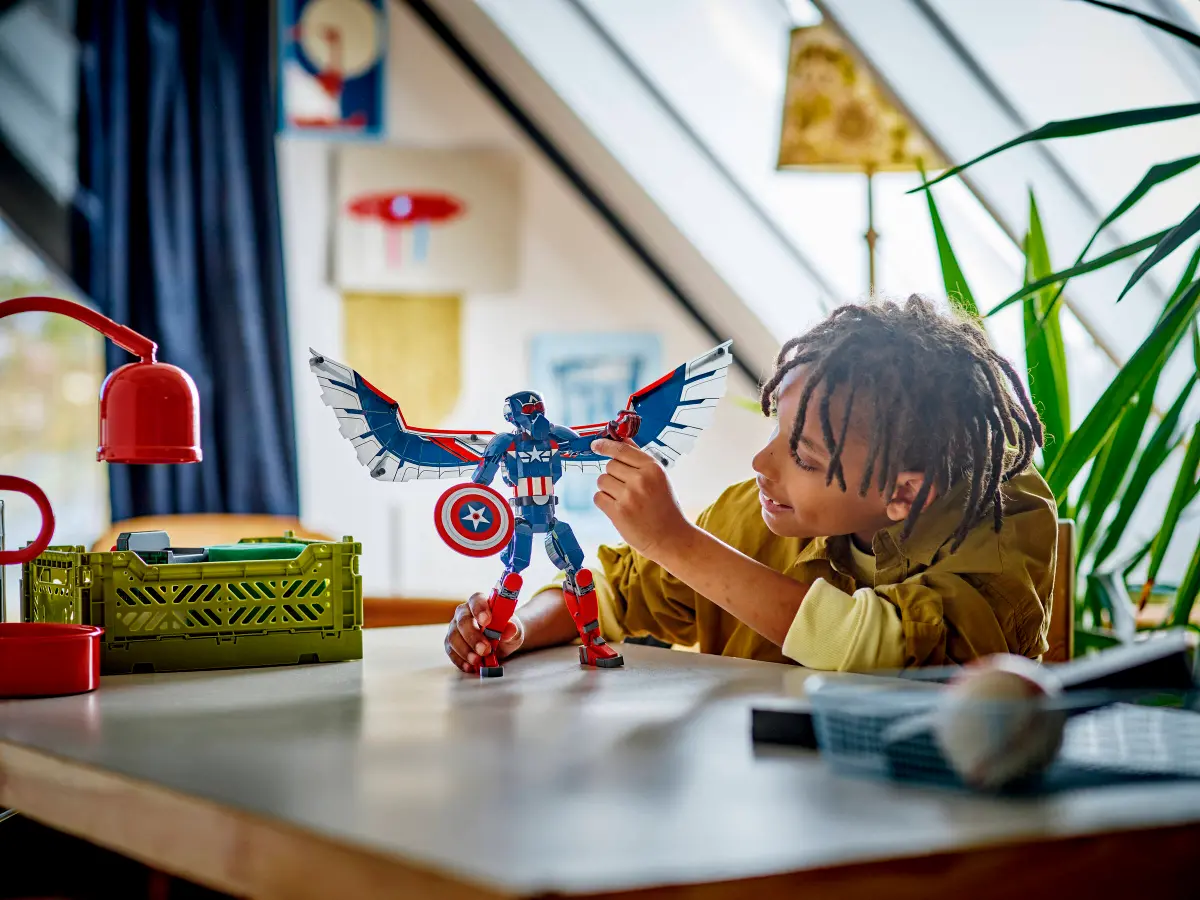 LEGO Super Heroes New Captain America Construction Figure 76296 - Image 6