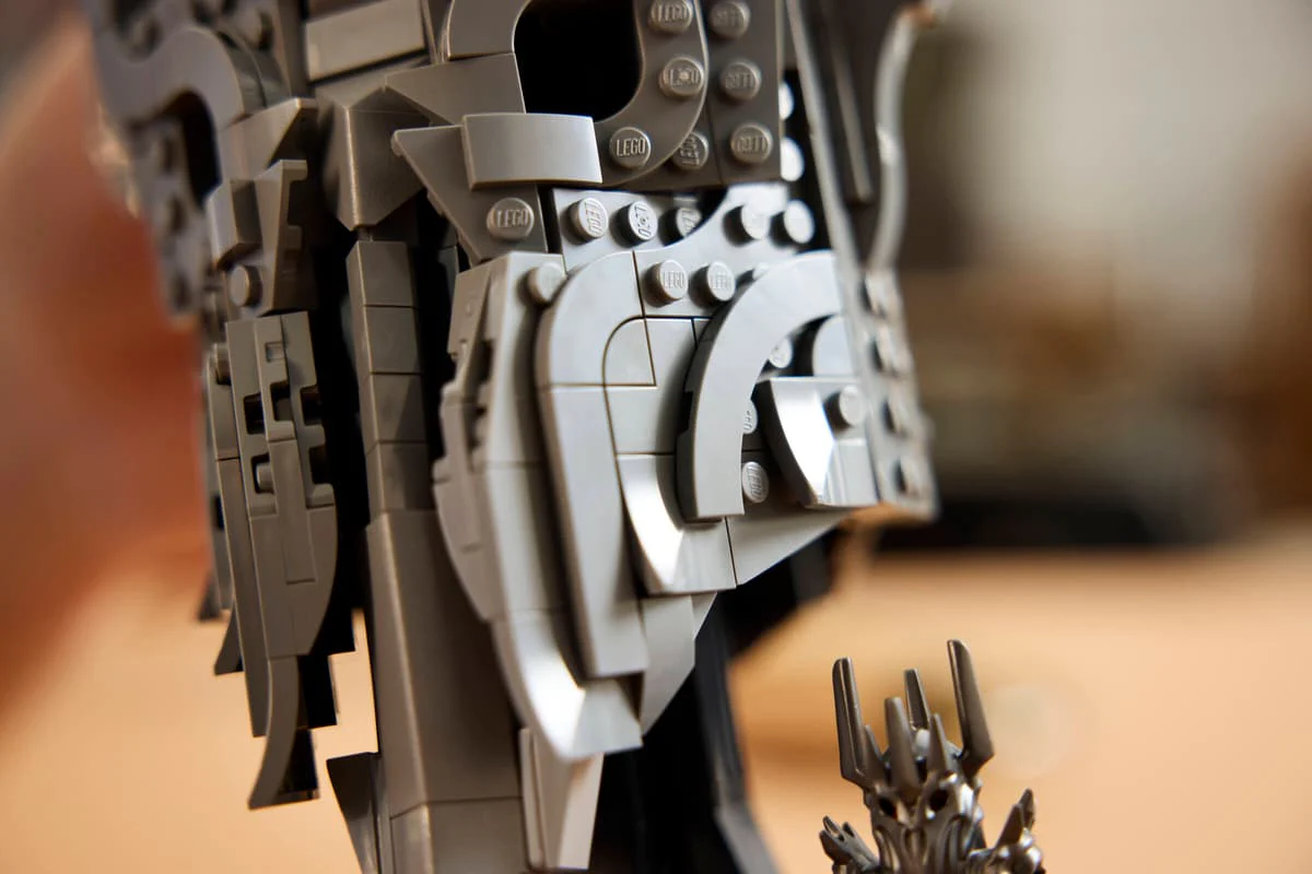 LEGO Icons The Lord of the Rings: Sauron’s Helmet 11373 - Image 7