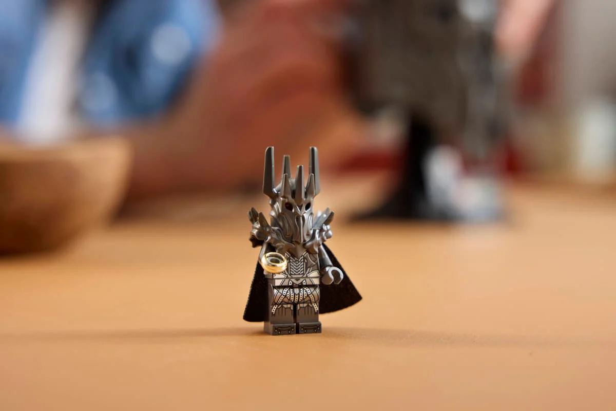 LEGO Icons The Lord of the Rings: Sauron’s Helmet 11373 - Image 9