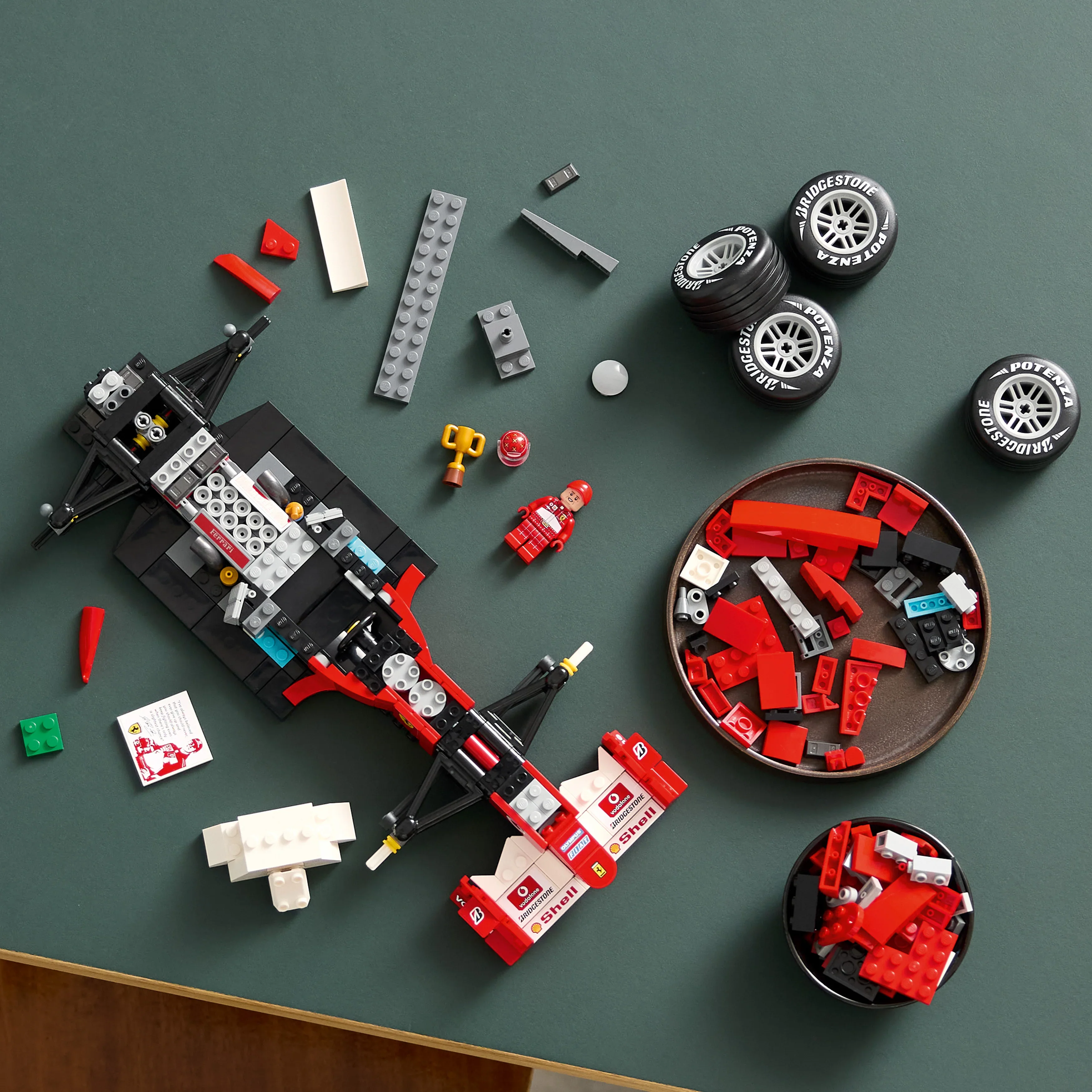 LEGO Icons Ferrari F2004 & Michael Schumacher 11375 - Image 10