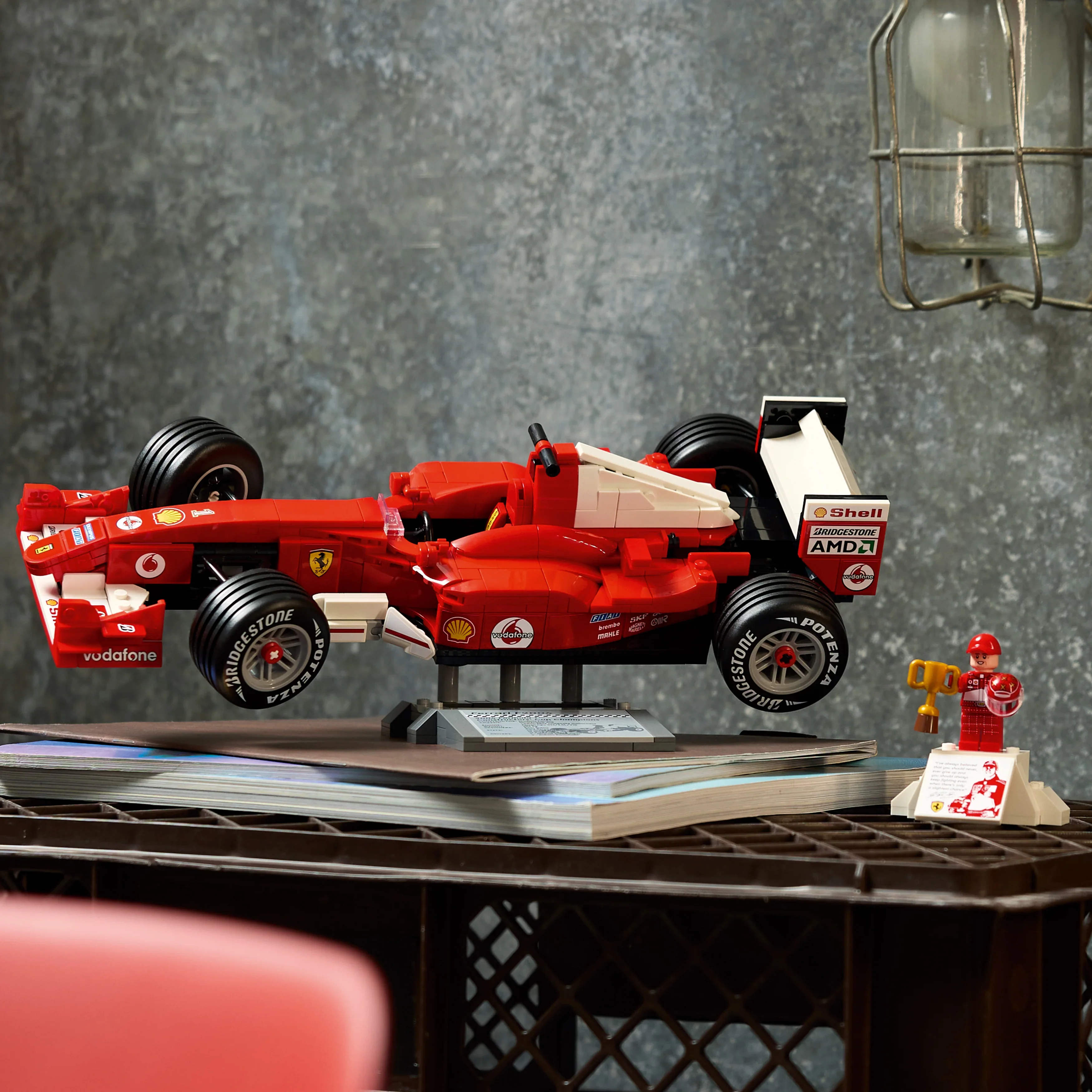 LEGO Icons Ferrari F2004 & Michael Schumacher 11375 - Image 9