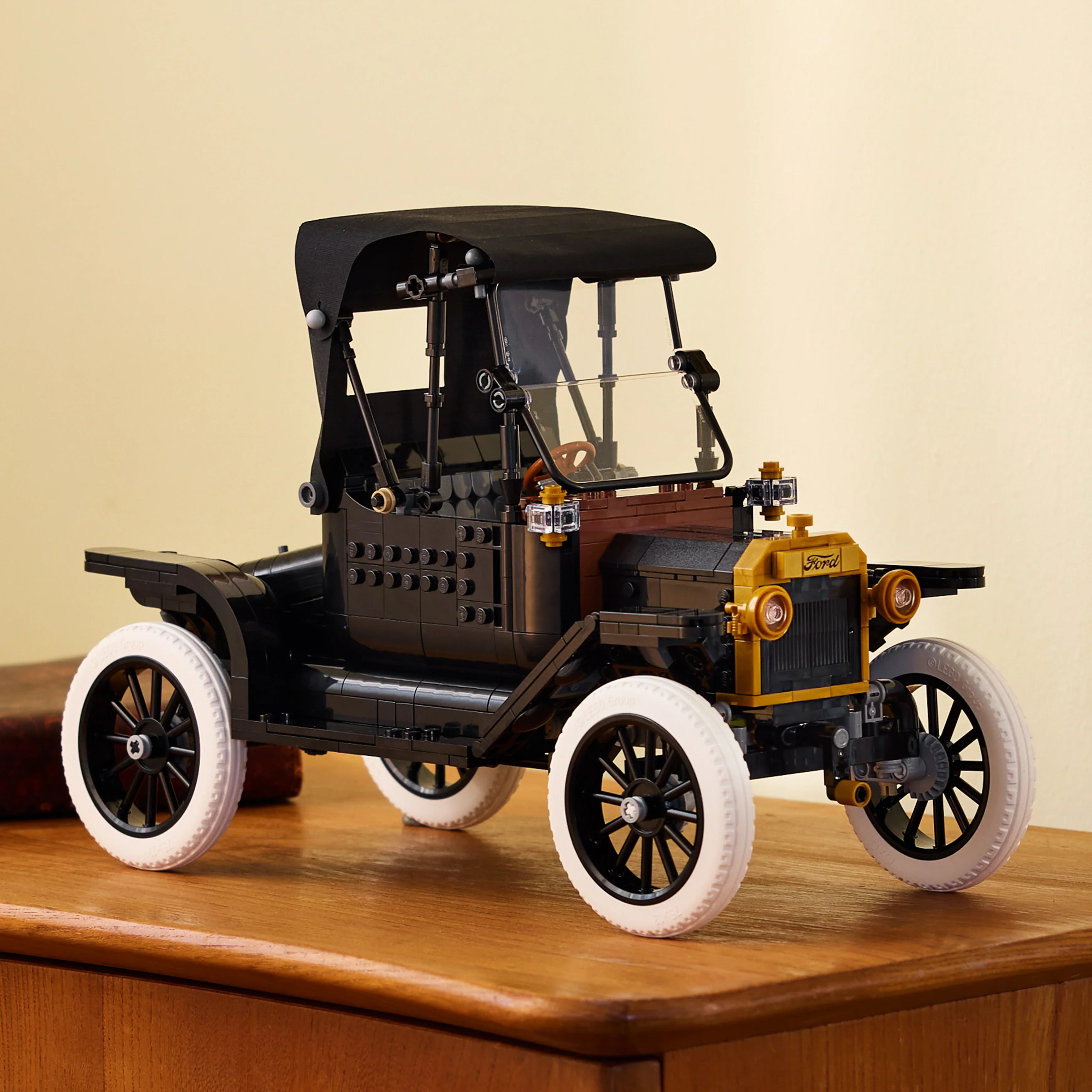 LEGO Icons Ford Model T Car Kit for Adults 11376 - Image 6