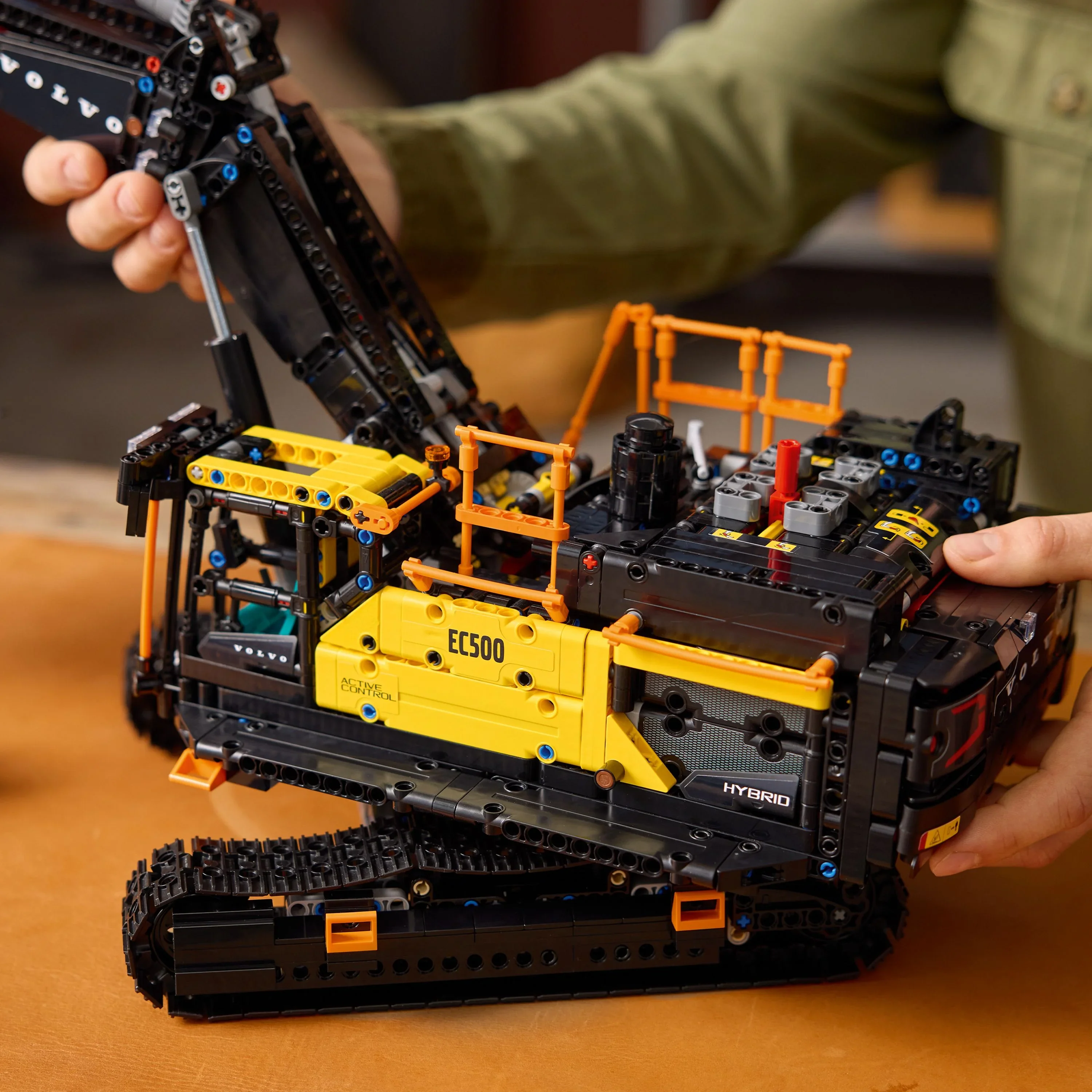 LEGO Technic Volvo EC500 Hybrid Excavator Set 42215 - Image 6