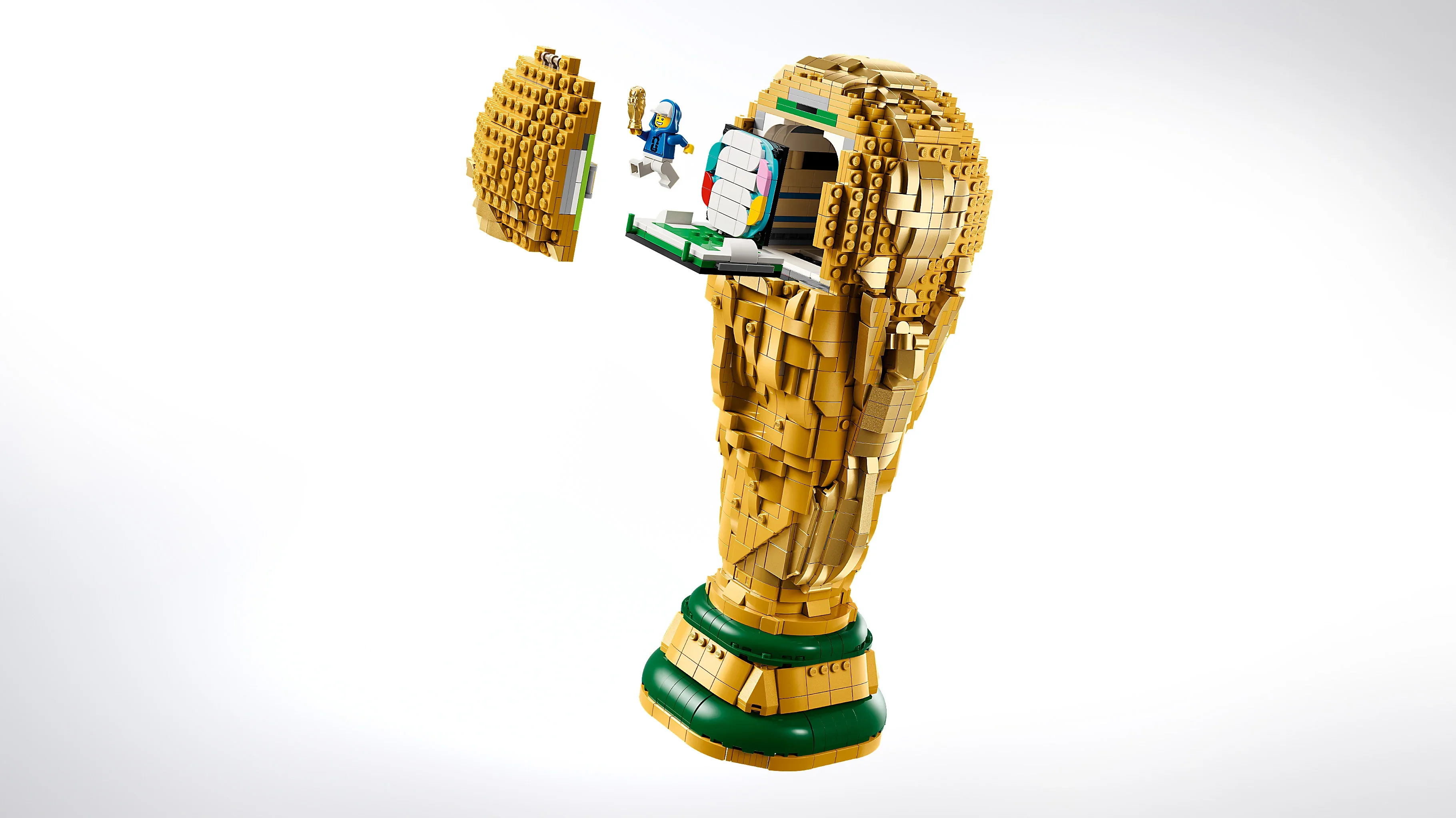 LEGO Editions FIFA World Cup Official Trophy 43020 - Image 4