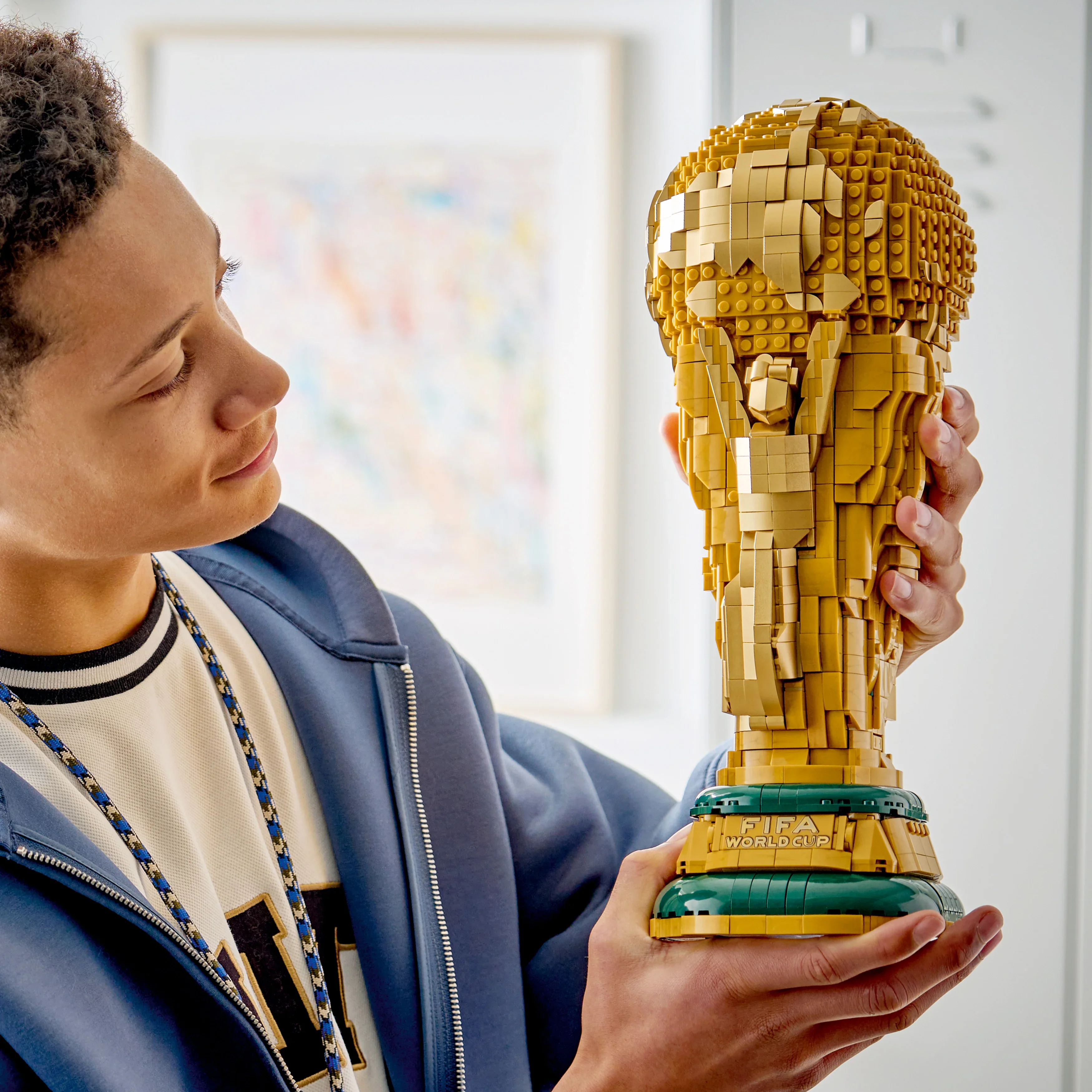 LEGO Editions FIFA World Cup Official Trophy 43020 - Image 6