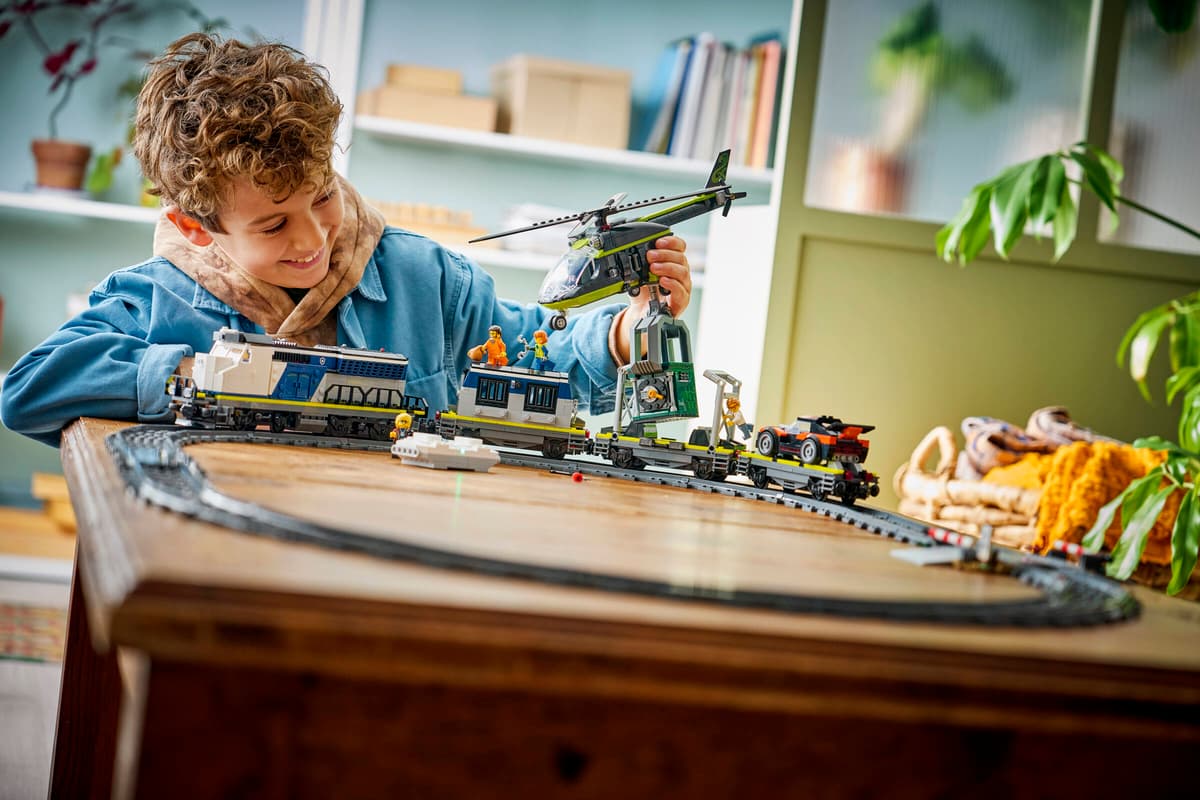 LEGO City Police Train Heist - Toy Train Set 60508 - Image 11