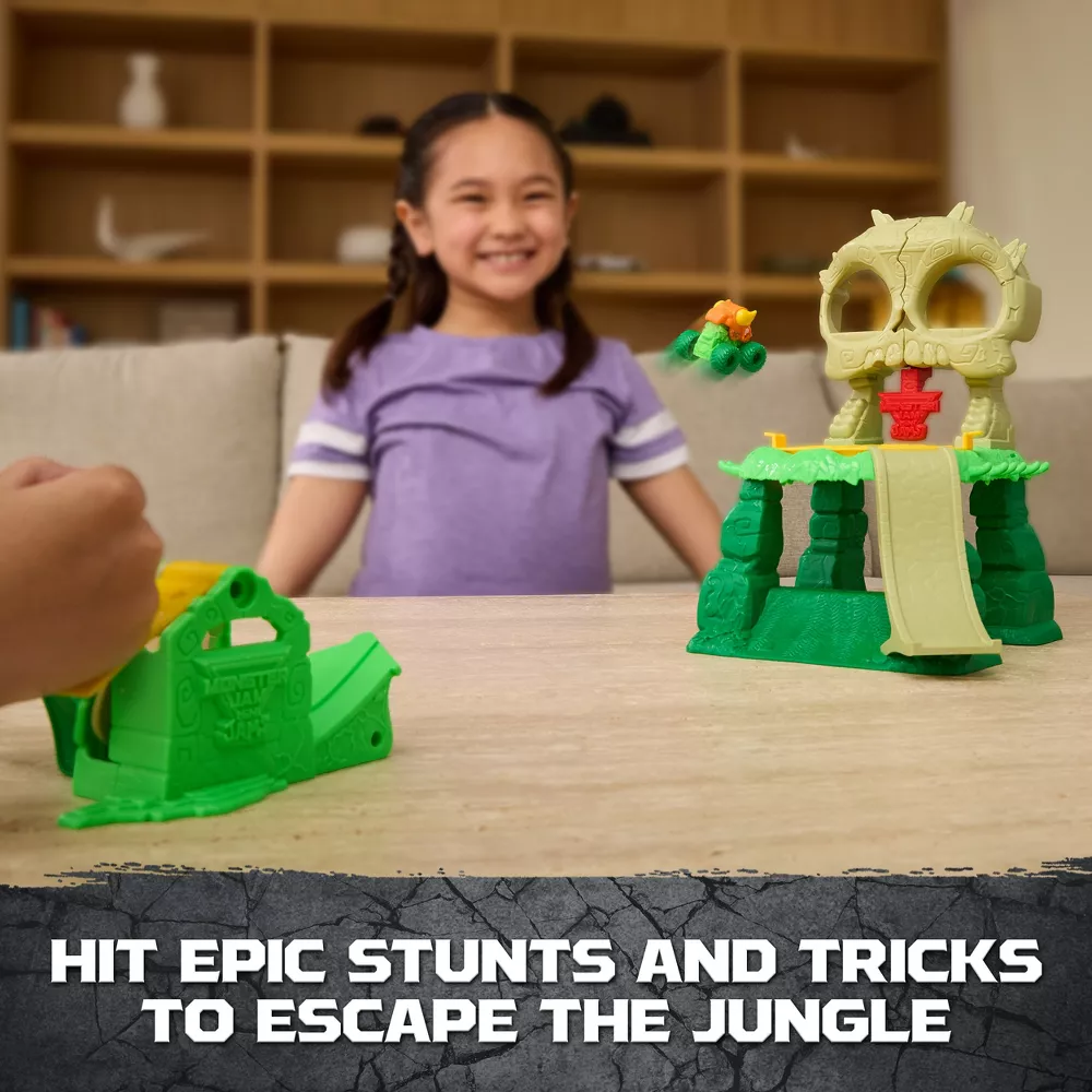 Monster Jam Mini Jams Crash and Crumble Skull Escape Playset - Image 4