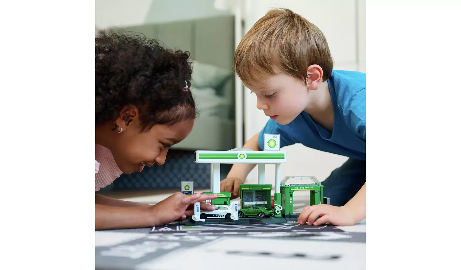 Majorette BP Petrol Station Playset - Image 4