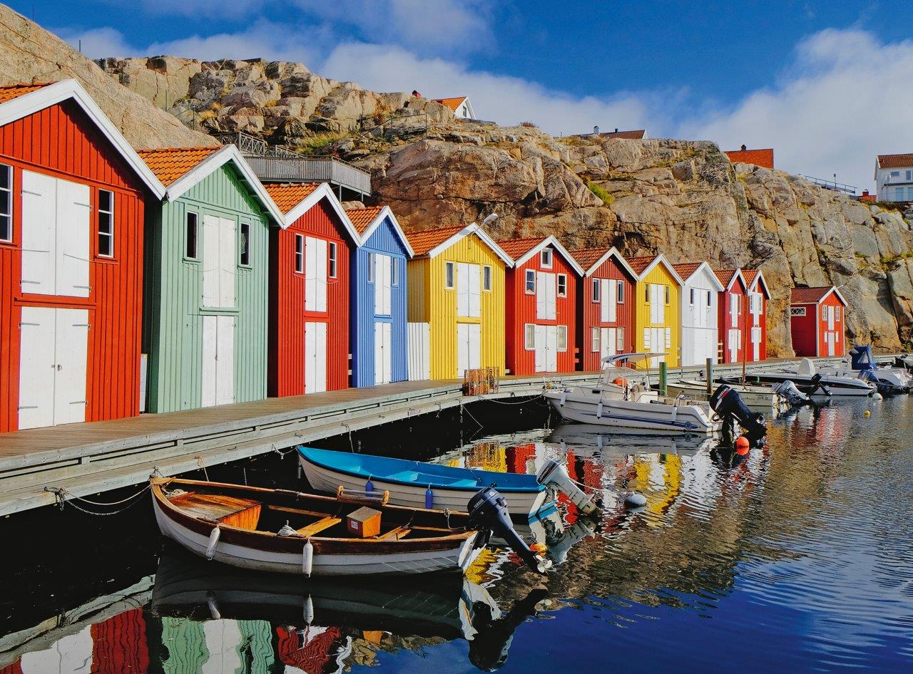Ravensburger Colorful Houses in Sweden XL 100 Piece Jigsaw Puzzle - Image 2