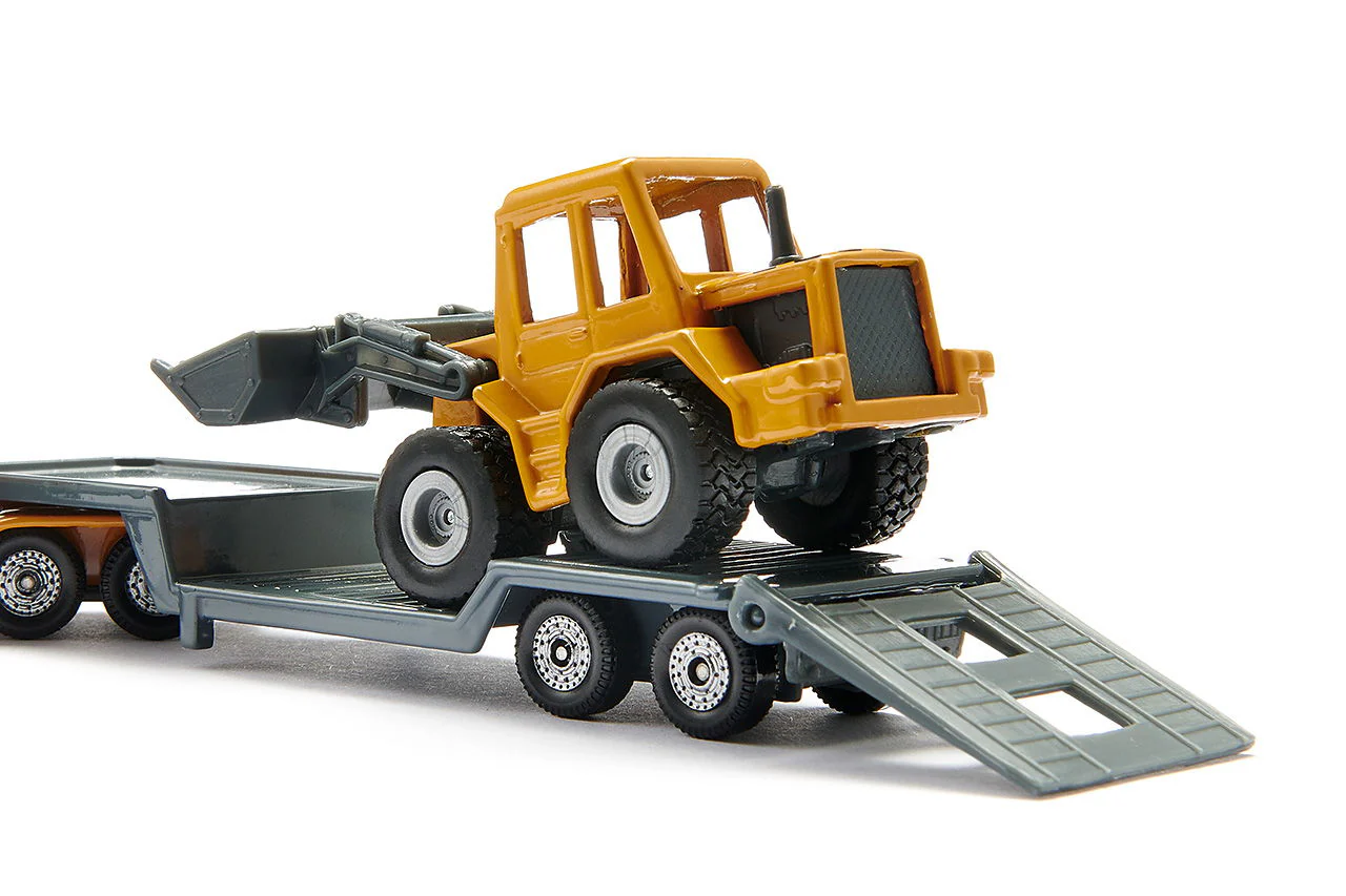 1:87 Low Loader With Front Loader - Image 3