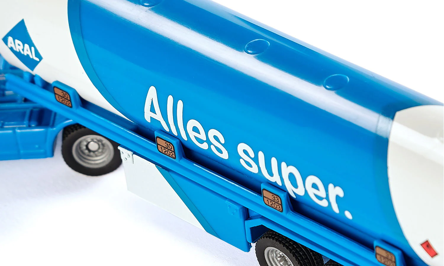1:87 Aral Tanker With Trailer - Image 6