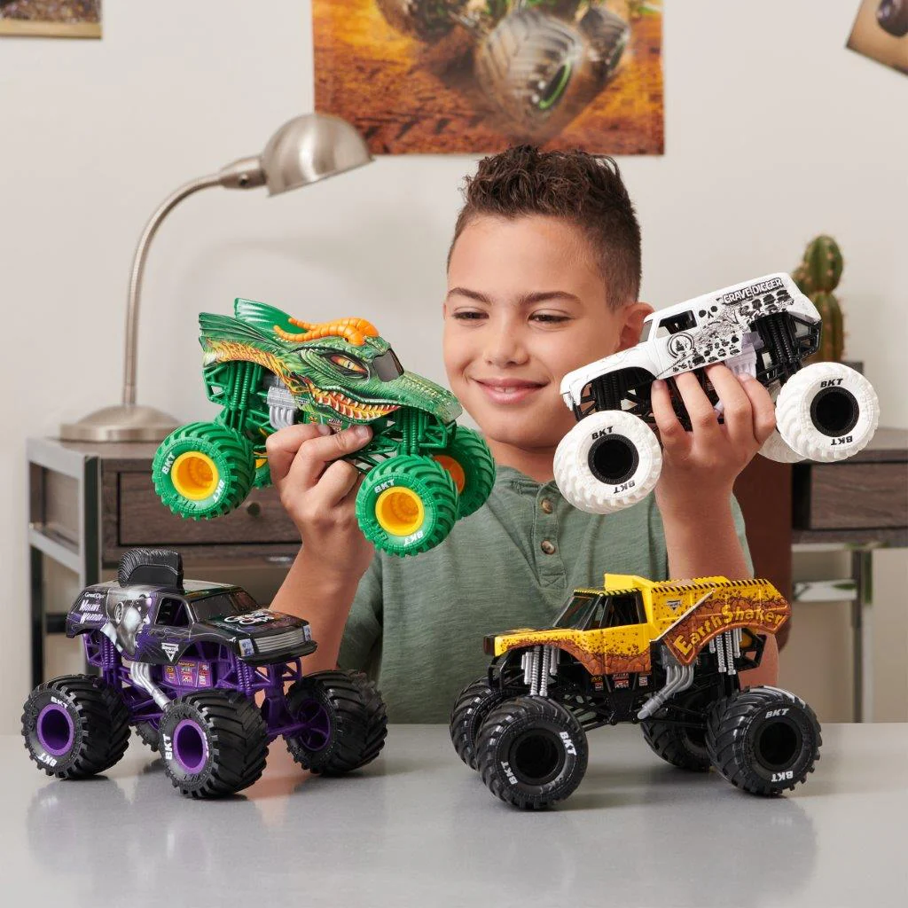 Monster Jam 1.24 Die Cast Solid- Batman - Image 7
