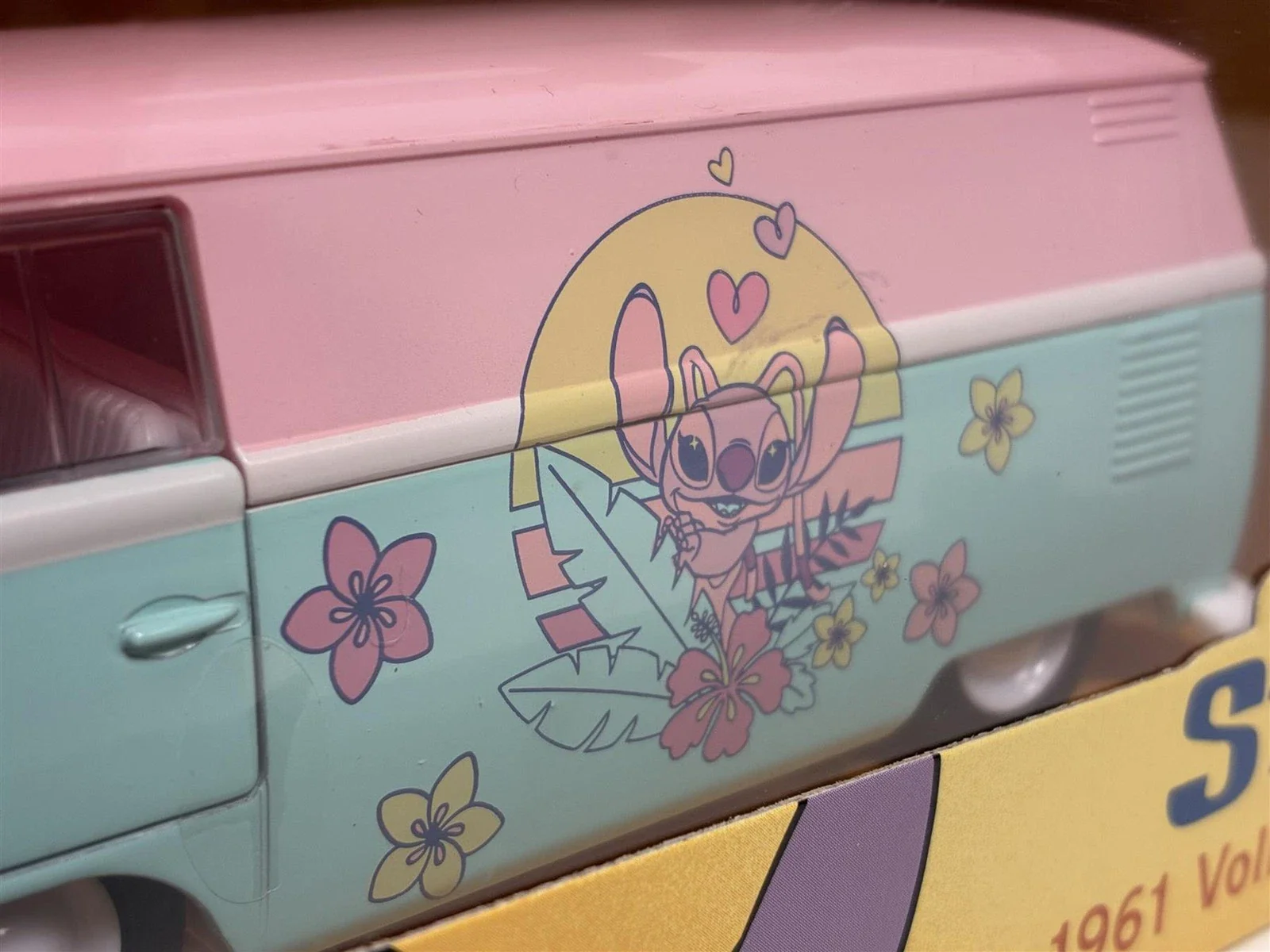 Stitch Angel 1961 Volkswagen Bus 1:32 - Image 2