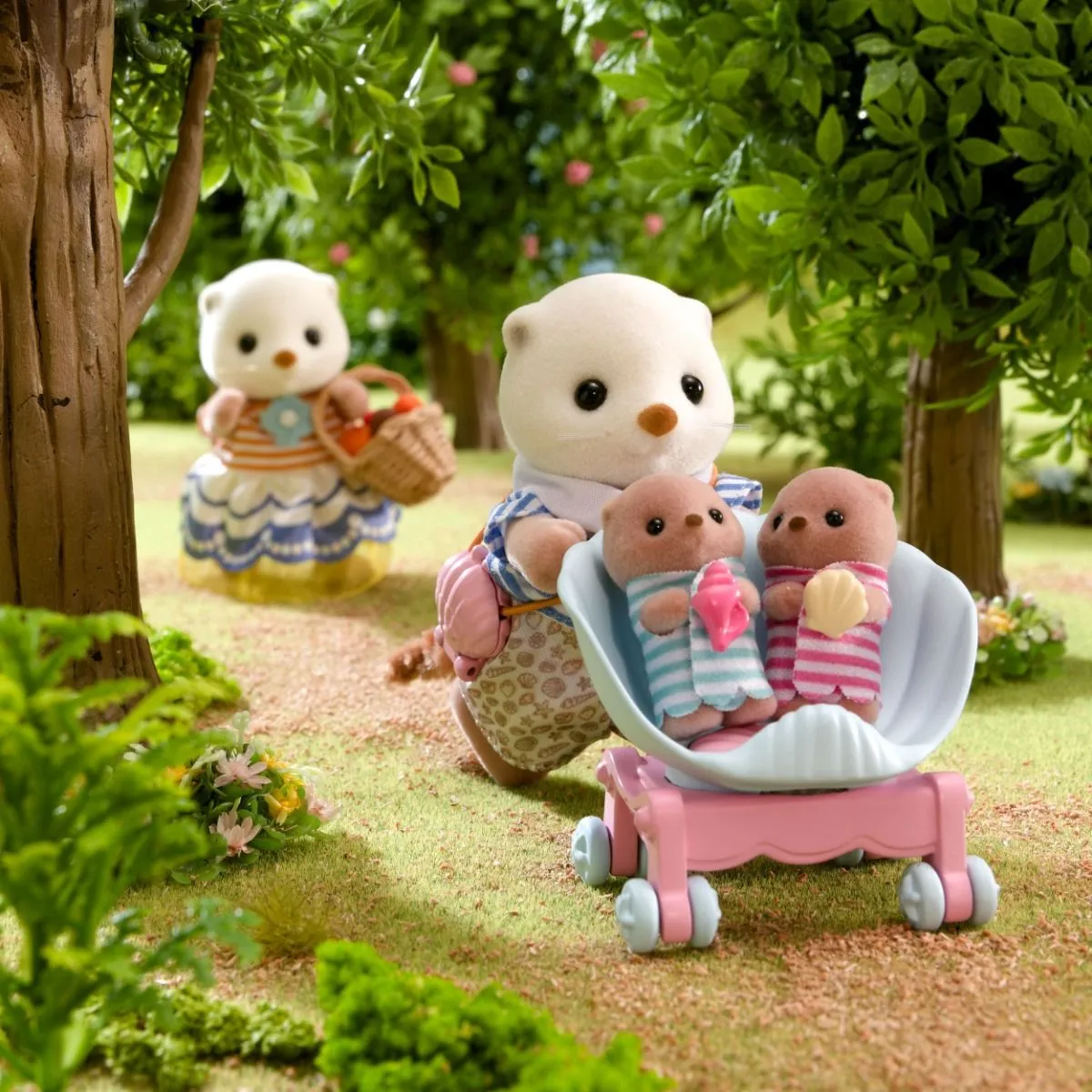 Sylvanian Families Sea Otter Family - Image 5